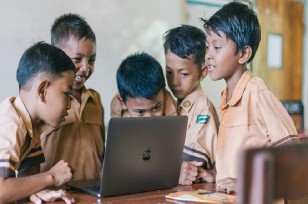 2026-27 થી ધોરણ-૩થી શાળાના અભ્યાસક્રમમાં AIનો સમાવેશ કરાશે: શિક્ષણ મંત્રાલય