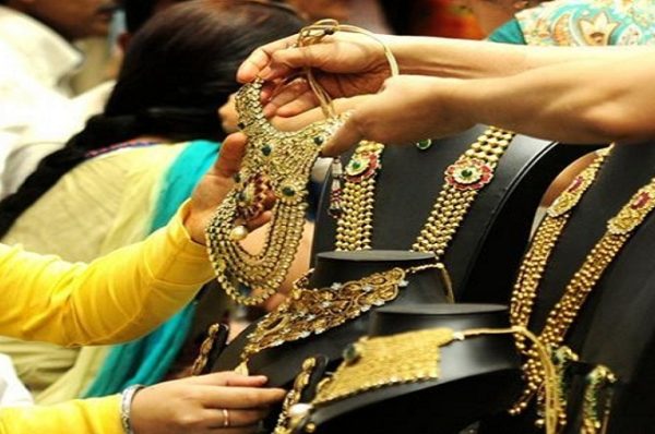 ધનતેરસ પર સોના-ચાંદીની ખરીદીમાં 15% સુધી ઘટાડાની ધારણા, જોકે ખરીદીનો ટ્રેન્ડ મજબૂત