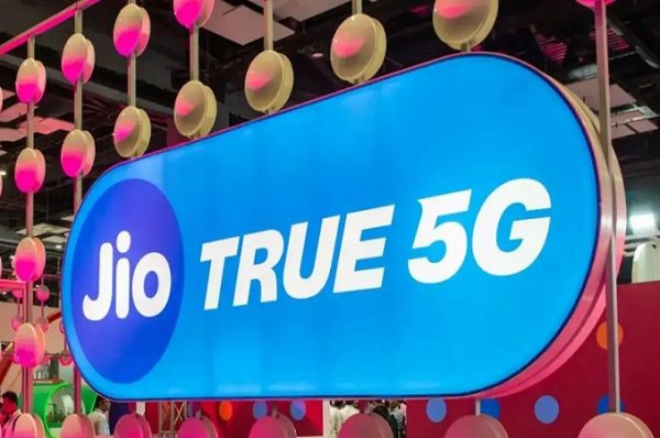 જિઓએ માસિક રિચાર્જની ઝંઝટ દૂર કરી, લાખો મોબાઇલ યૂઝર્સને નોંધપાત્ર રાહત