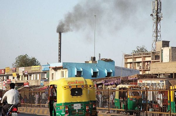 વાયુ પ્રદૂષણનું વધ્યું જોખમ: કેન્દ્રએ રાજ્યોને ચેસ્ટ ક્લિનિક્સ સ્થાપવા અને હોસ્પિટલોને તૈયાર રહેવા આપ્યા નિર્દેશ