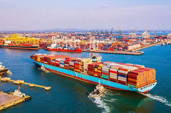 ઓક્ટોબરમાં નિકાસ 11.8% ઘટીને 34.38 અબજ ડોલર થઈ, વેપાર ખાધ વધીને 41.68 અબજ ડોલર થઈ