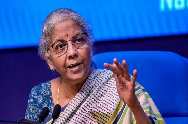 સરકારે શરુ કરી છે નાની PSU બેંકોને મોટી જાહેર ક્ષેત્રની બેંકો સાથે મર્જ કરવાની પ્રક્રિયા: નાણામંત્રી નિર્મલા સીતારમણ