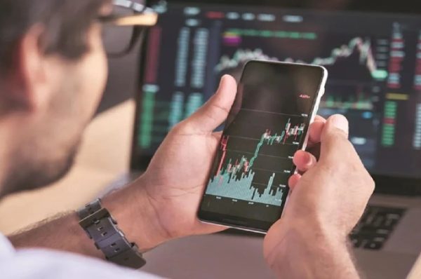 MCap: રિલાયન્સે ફરી મારી બાજી, રોકાણકારોને 47,000 કરોડનો ફાયદો થયો