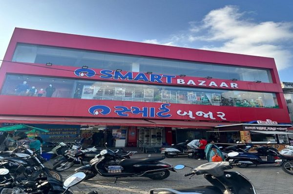 વલસાડના રિલાયન્સ સ્માર્ટ બજારમાં એક્સપાયરી ડેટવાળી વસ્તુઓ વેચાય છે! એક્સપાયરી ડેટ વાળી 9 વસ્તુઓનો સ્થળ પર જ નાશ કરાયો