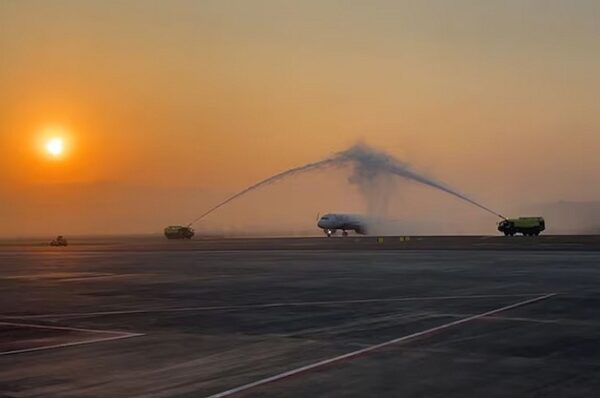 નવી મુંબઈ ઈન્ટરનેશનલ એરપોર્ટ પર ઓપરેશન શરુ! પ્રથમ કોમર્શિયલ ફ્લાઈટ થઈ લેન્ડ, વોટર કેનનથી કરાયું સ્વાગત