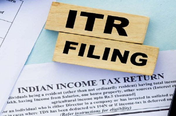 ITના મેસેજ પછી કોણે સુધારેલા ITR ફાઇલ કરવાની જરૂર છે? જો 31 ડિસેમ્બરની ડેડેલાઈન ચૂક્યા તો શું થશે?