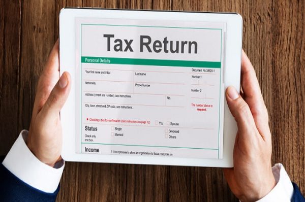 ટેક્સ રિફંડની ધમાચકડી : ધીમા ટેક્સ રિફંડને કારણે ડાયરેક્ટ ટેક્સ કલેક્શન 8% વધીને 17.04 લાખ કરોડથી વધુ થયું 