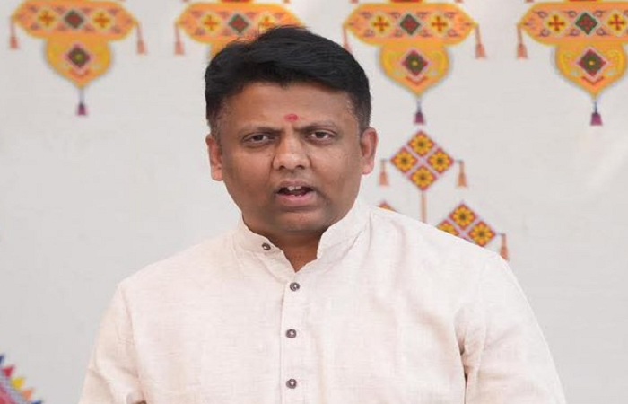 વલસાડનાં સાંસદ ધવલ પટેલ