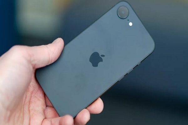 નવેમ્બરમાં Apple એ ભારતમાં રેકોર્ડ નિકાસ વૃદ્ધિ નોંધાવી, 2 બિલિયન ડોલરનાં iPhones નું કર્યું વેચાણ