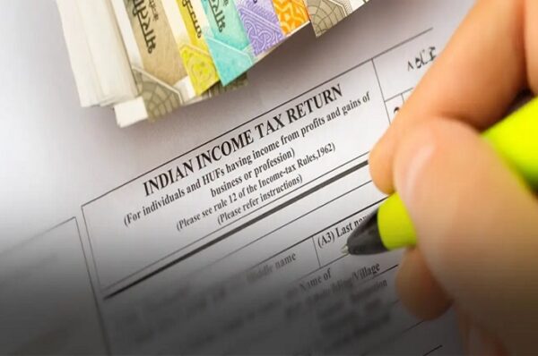 શું તમારું આવકવેરા રિફંડ હોલ્ડ પર છે? જાણો શું કરવું અને રિફંડ તમને ક્યારે મળશે?