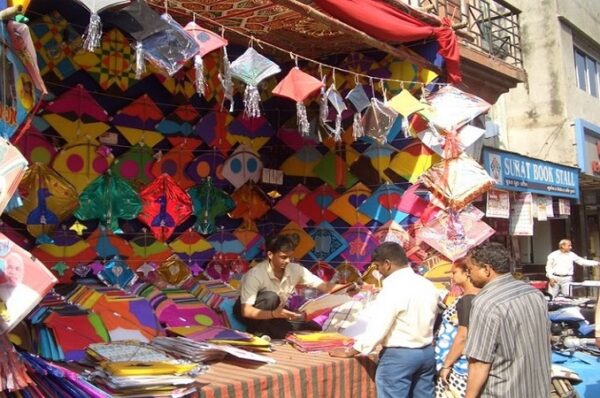 ગુજરાતનું પતંગ બજાર, અમદાવાદ, સુરત બન્યા છે મુખ્ય હબ, વર્ષે થાય છે 600-650 કરોડનું ટર્ન ઓવર