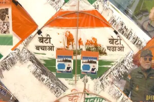 પતંગ મહોત્સવ: મોદી પ્રિન્ટેડ પતંગોની ડિમાન્ડ, નવી-નવી ડિઝાઈનવાળા ભપકાદાર પતંગોની ઘૂમ