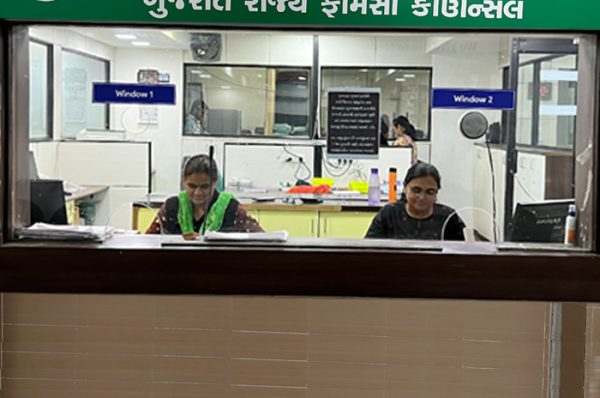 એક કેમિસ્ટ અને એક ફાર્માસિસ્ટનો નિયમ લાગુ કરીને ફાર્મસી કાઉન્સિલ નવા ઇન્સ્પેક્ટરની નિમણૂક કરી દરેક કેમિસ્ટની તપાસ કરશે