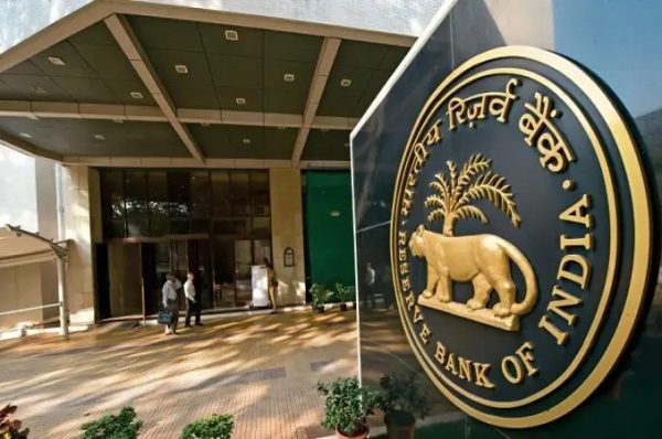 RBI એ FY26 GDP વૃદ્ધિ આગાહી વધારીને 7.3% કરી, ન્યુફેક્ચરિંગ એક્ટિવિટીમાં સતત સુધારાના કારણે સપોર્ટ