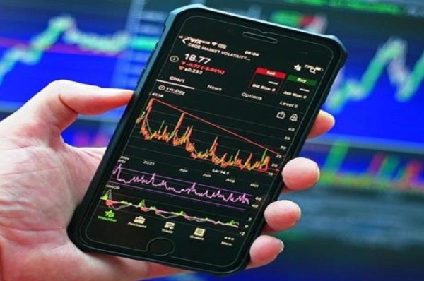 આ 5 કારણોસર શેરબજારમાં કડાકો, સેન્સેક્સ 550 પોઈન્ટ ઘટ્યો, નિફ્ટી પણ 25,900 ની નીચે