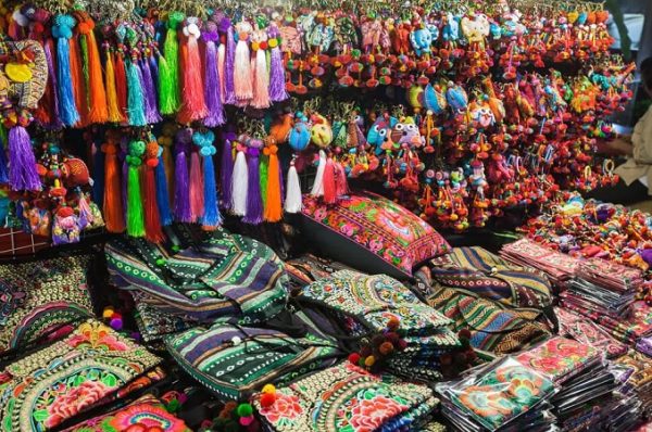 સુરતનાં કાપડ ઉદ્યોગને ચોમેરથી ફટકો, ગારમેન્ટ ઈન્ડસ્ટ્રી માંગે છે ડયુટી ફ્રી એકસ્પોર્ટ, પેમેન્ટને લઈ હારાકીરી, યાર્નનાં ભાવમાં વધારો, વેપાર ઠપ્પ