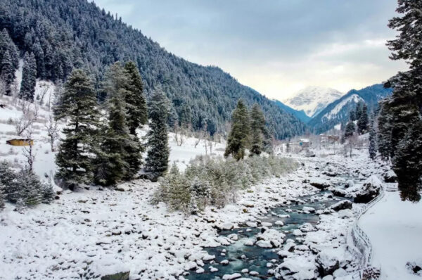 આતંકવાદીઓના ક્રૂર હુમલા બાદ પહલગામમાં પર્યટકોનો ધમધમાટ