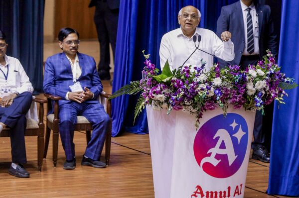 સરલાબહેન, મારી દૂઝણી ગાયના દૂધના જથ્થામાં સાત દિવસથી 50 ટકાનો ઘટાડો થઈ ગયો છે, શું કરી શકાય?